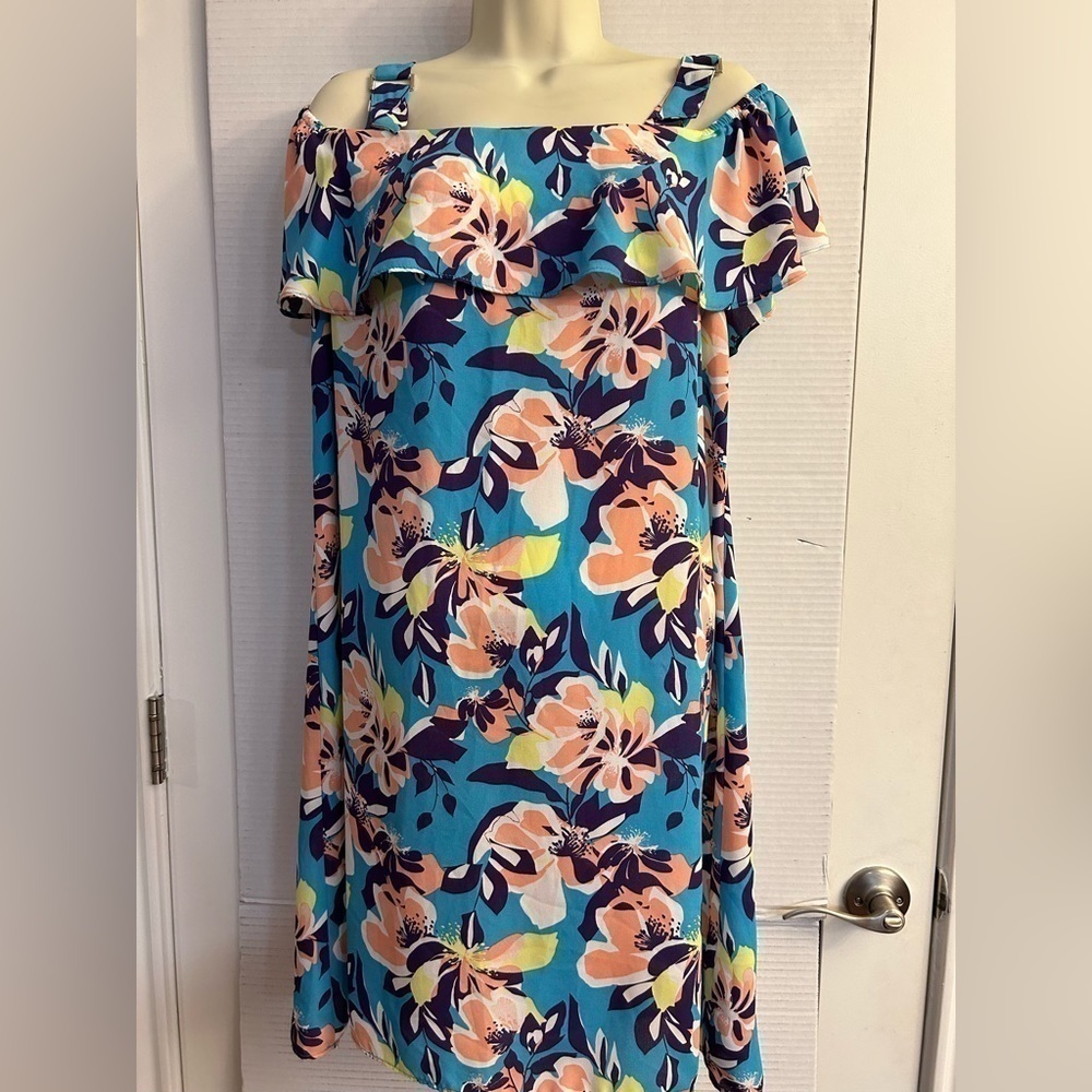 Attention women’s blue floral dress with accent shldr buckle straps in Sz L.  K9